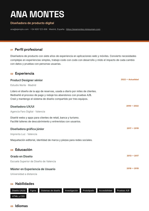 Plantilla de currículum Contraste: negro con color de acento y secciones numeradas